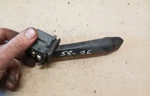 Volvo XC90 Wiper control stalk 8691545