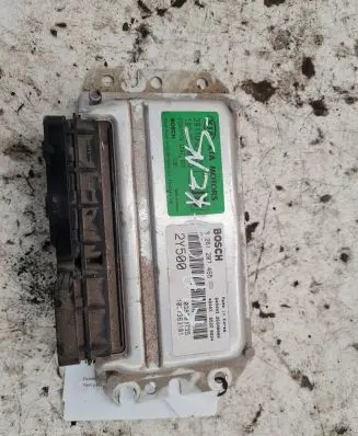 KIA Carens I Engine control unit/module 0261207465