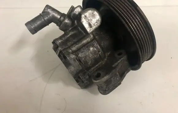 Mercedes-Benz Vito Viano W638 Power steering pump