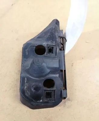 Volvo V50 Front bumper mounting bracket 30655874