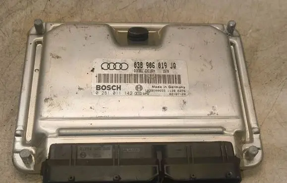 Audi A4 S4 B8 8K Engine control unit/module 038906019JQ 0281011142 1039S00655