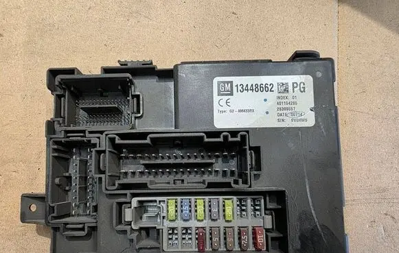 Opel Meriva B Central body control module 13448662