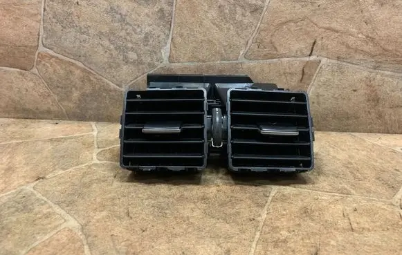 Rear air vent grill