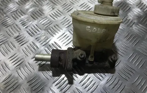 Volkswagen Golf III Master brake cylinder 1h1611307a