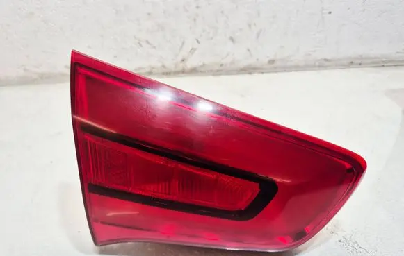 KIA Sportage Tailgate rear/tail lights L924053W