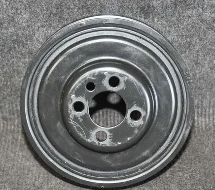Volkswagen Golf VI Crankshaft pulley 038105243M