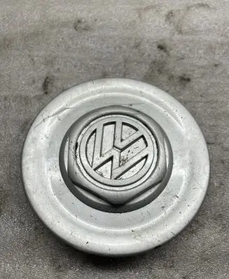 Volkswagen PASSAT B4 R20 wheel hub/cap/trim 357601149G