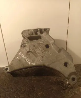 Skoda Octavia Mk2 (1Z) Engine mounting bracket 03L199207 K2554V120