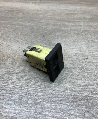 Opel Omega B2 Seat heating switch 09147901 501795