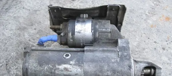 Mercedes-Benz E W211 Starter motor A0051517701