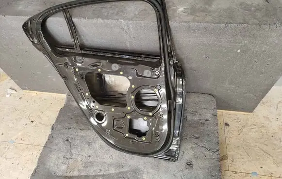 Jaguar XE Rear door T4N2635