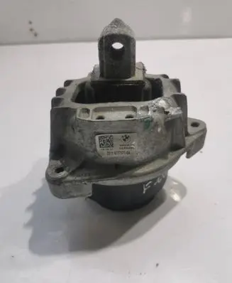 BMW 5 F10 F11 Engine mount bracket 6777371 68623510
