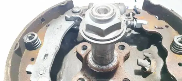 Renault Clio IV Stub axle 