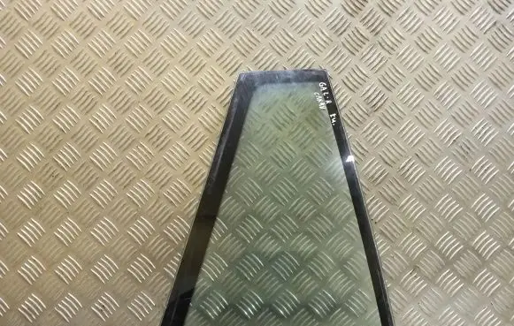 BMW 5 E39 Rear vent window glass 43R00049