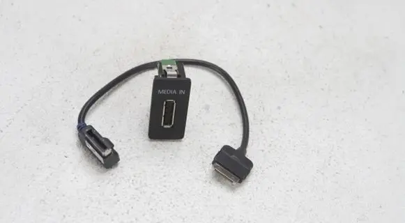 Volkswagen Golf VII AUX in-socket connector 5G0035222A 5N0035554B