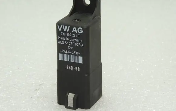 Volkswagen Tiguan Glow plug pre-heat relay 038907281D