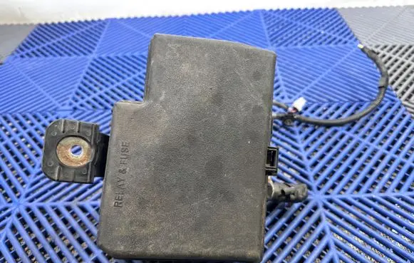 Toyota Yaris Fuse module 821150UD50A