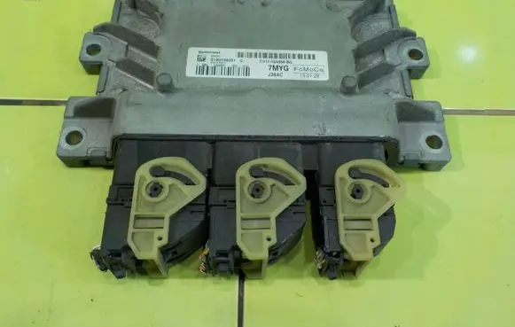 Land Rover Freelander 2 - LR2 Engine control unit/module CV1112A650BG