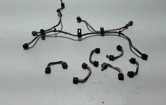 Fuel injector supply line/pipe