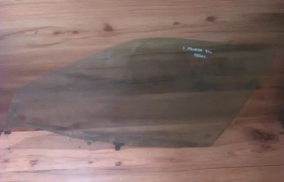 Nissan Primera Front door window glass four-door