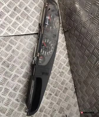 Audi A6 S6 C4 4A Speedometer (instrument cluster) 88311183
