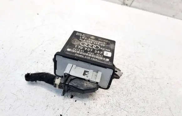 Skoda Octavia Mk2 (1Z) Light module LCM 1T0907357 5LA008379-60
