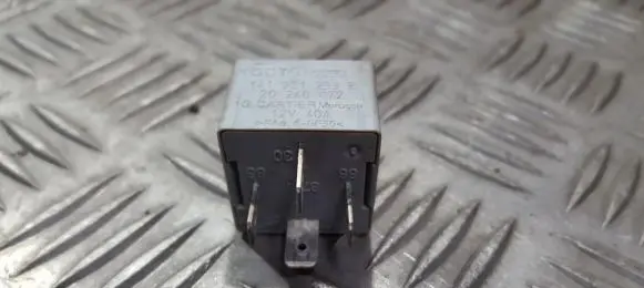 Volkswagen Golf IV Other relay 141951253b