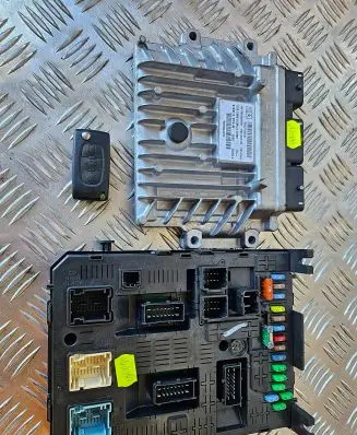 Citroen C5 Engine control unit/module 9665843280 9663548180 966405888001