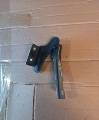 Engine bonnet/hood hinges