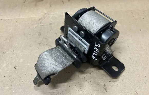 Chrysler Pacifica Third row seat belt 