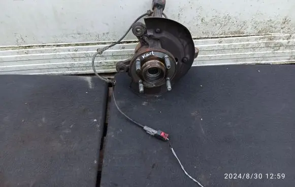 Opel Karl Front wheel hub