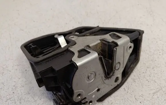 BMW X3 E83 Front door lock 7202146 51217202146 51217059974