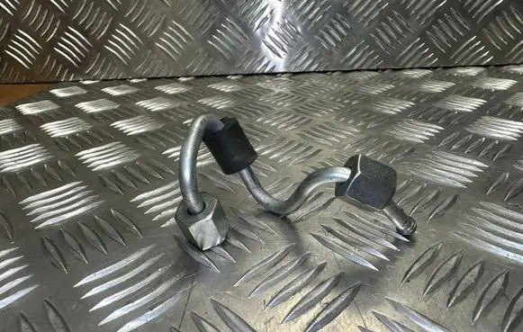 Volkswagen Tiguan Fuel injector supply line/pipe