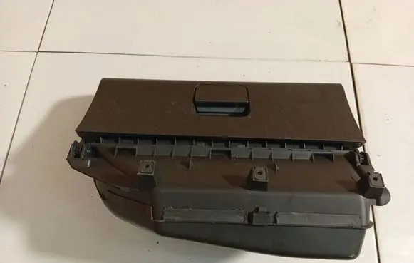 Glove box
