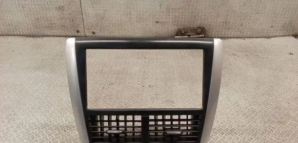 Radio/GPS head unit trim