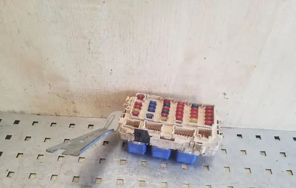 Nissan X-Trail T30 Fuse module