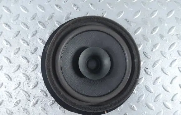 Suzuki Swift III Front door speaker 3910271L03