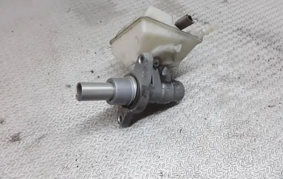Master brake cylinder
