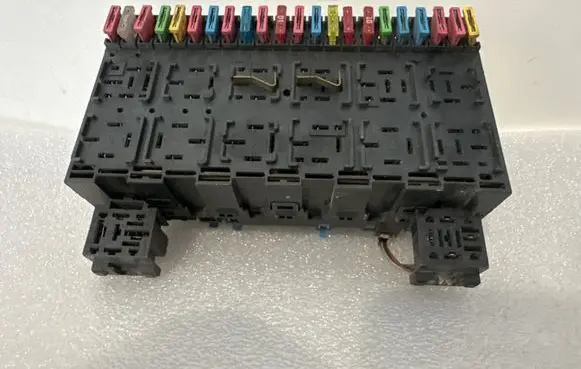 Volkswagen Caddy Fuse box set 357937039