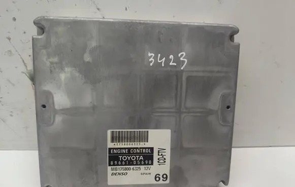 Toyota Avensis T250 Engine control unit/module 1758006325 8966105690 MB1758006325
