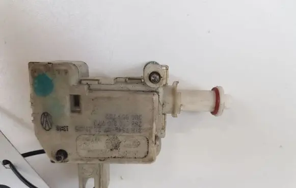 Volkswagen Golf IV Central locking motor 380959782