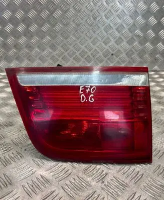 Tailgate rear/tail lights