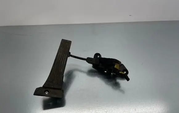 Hyundai Santa Fe Accelerator throttle pedal 3272W900 351904X700