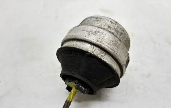 Engine mount bracket