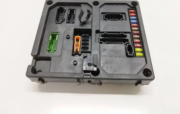 Volkswagen Sharan Fuse module 4M21148205CA 749418256 E00960229
