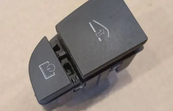 Audi A6 S6 C6 4F Glove box opening button 4F1927227B