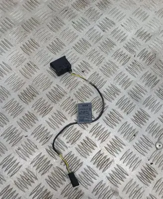 BMW 3 E90 E91 AUX in-socket connector 6940237 13318810 EE309SC
