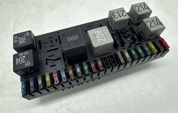 Audi 80 90 S2 B4 Fuse module 443941822B