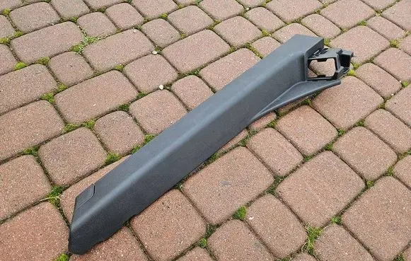 Citroen Berlingo Front door glass trim molding 9818685677- 9818686277