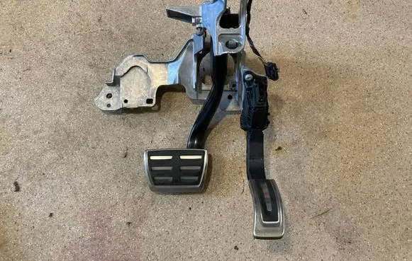Audi A4 S4 B9 Pedal assembly 8W1723523A